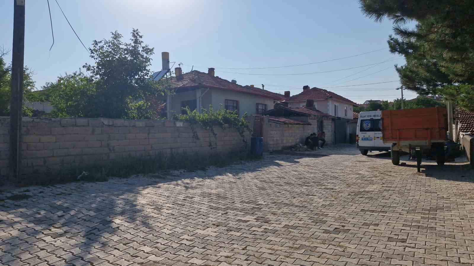 Yalnız yaşayan adam evinde ölü bulundu 