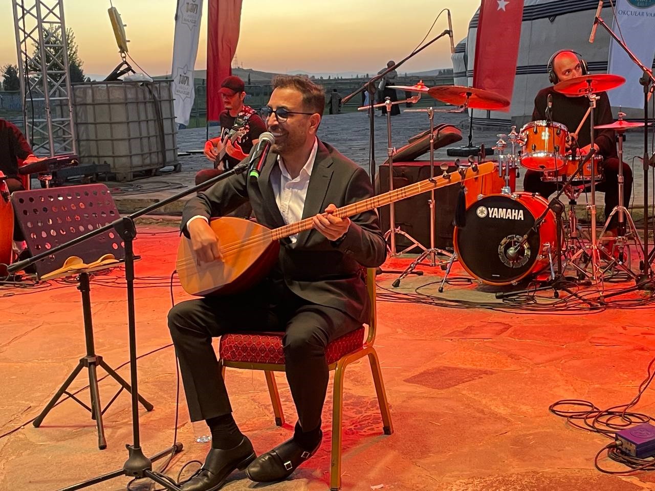 Malazgirt Zaferi’nin 954. yıl dönümü kutlamalarında coşkulu konser 