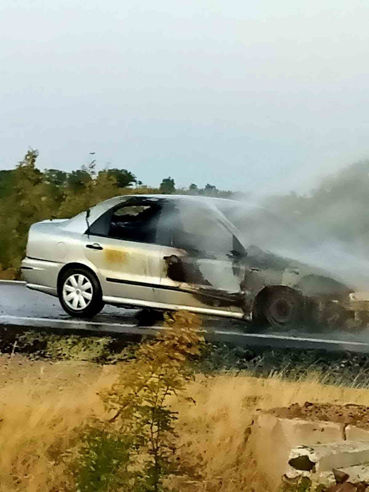 Ankara’da seyir halindeki araçta çıkan yangın tarlaya sıçradı 