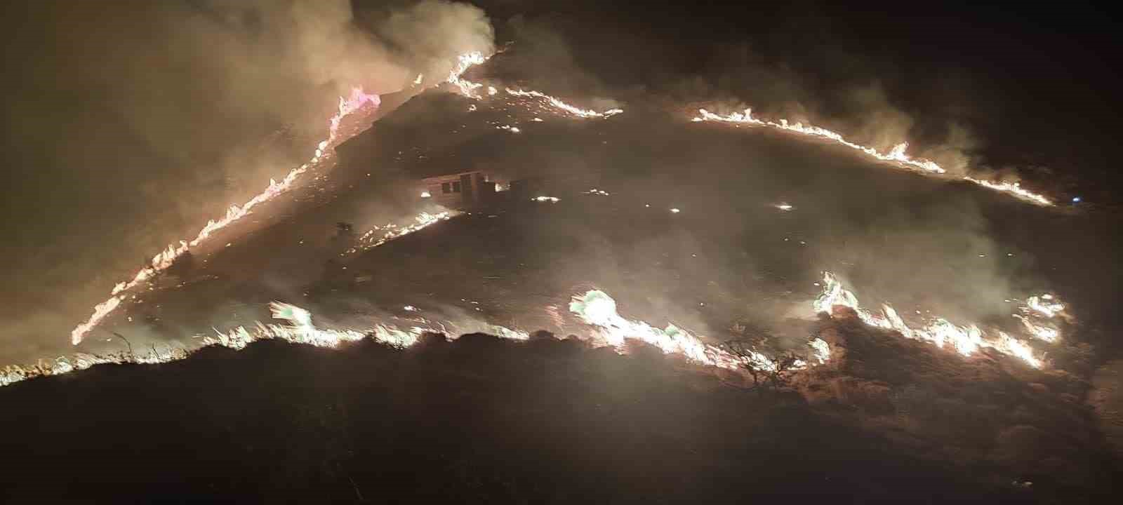Marmara Adası’nda arazi yangını başladı