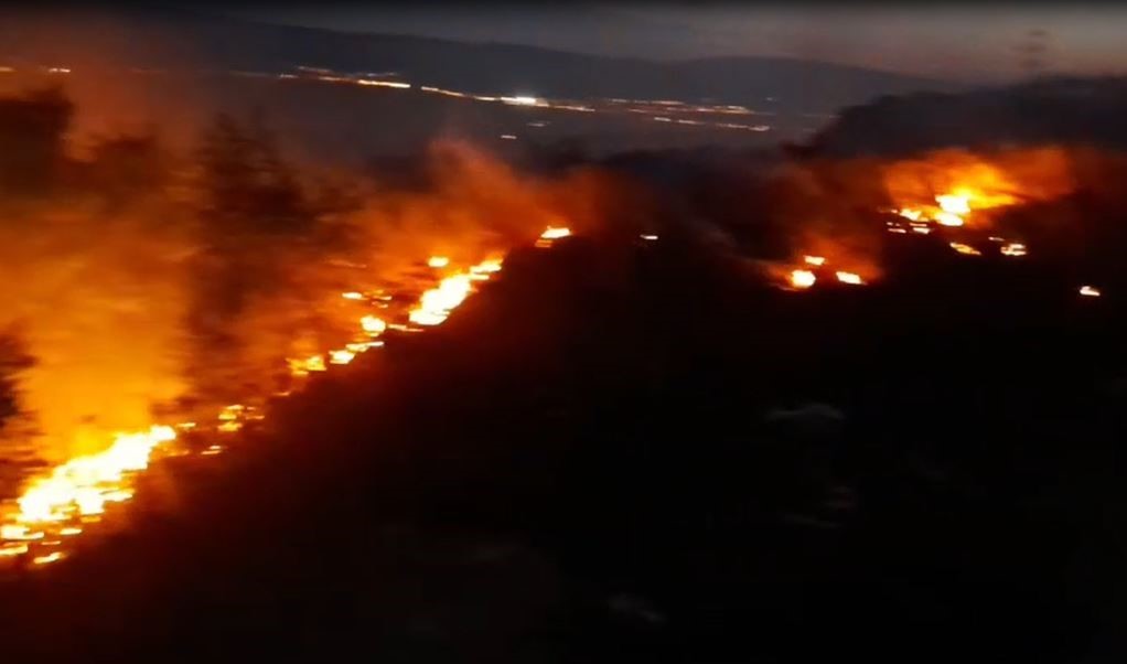 Ardahan’da anız ve fidanlık yangını geceyi aydınlattı 