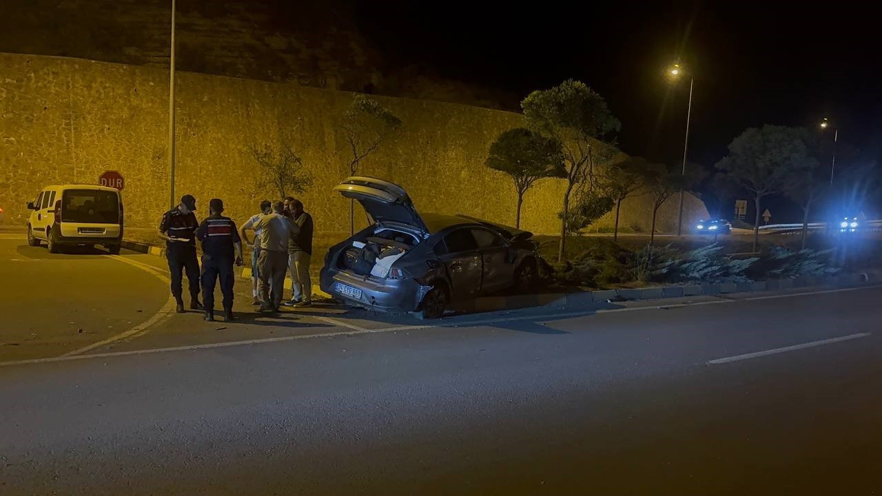 Ters yola giren otomobil, karşı yönden gelen başka araca çarptı: 1 yaralı 