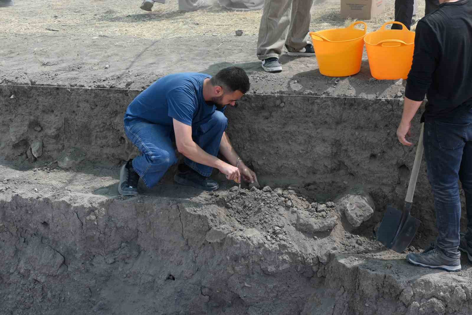 Küllüoba Höyüğü’ndeki mezarlık alanda yapılan arkeolojik çalışmaların ilginç sonuçları 