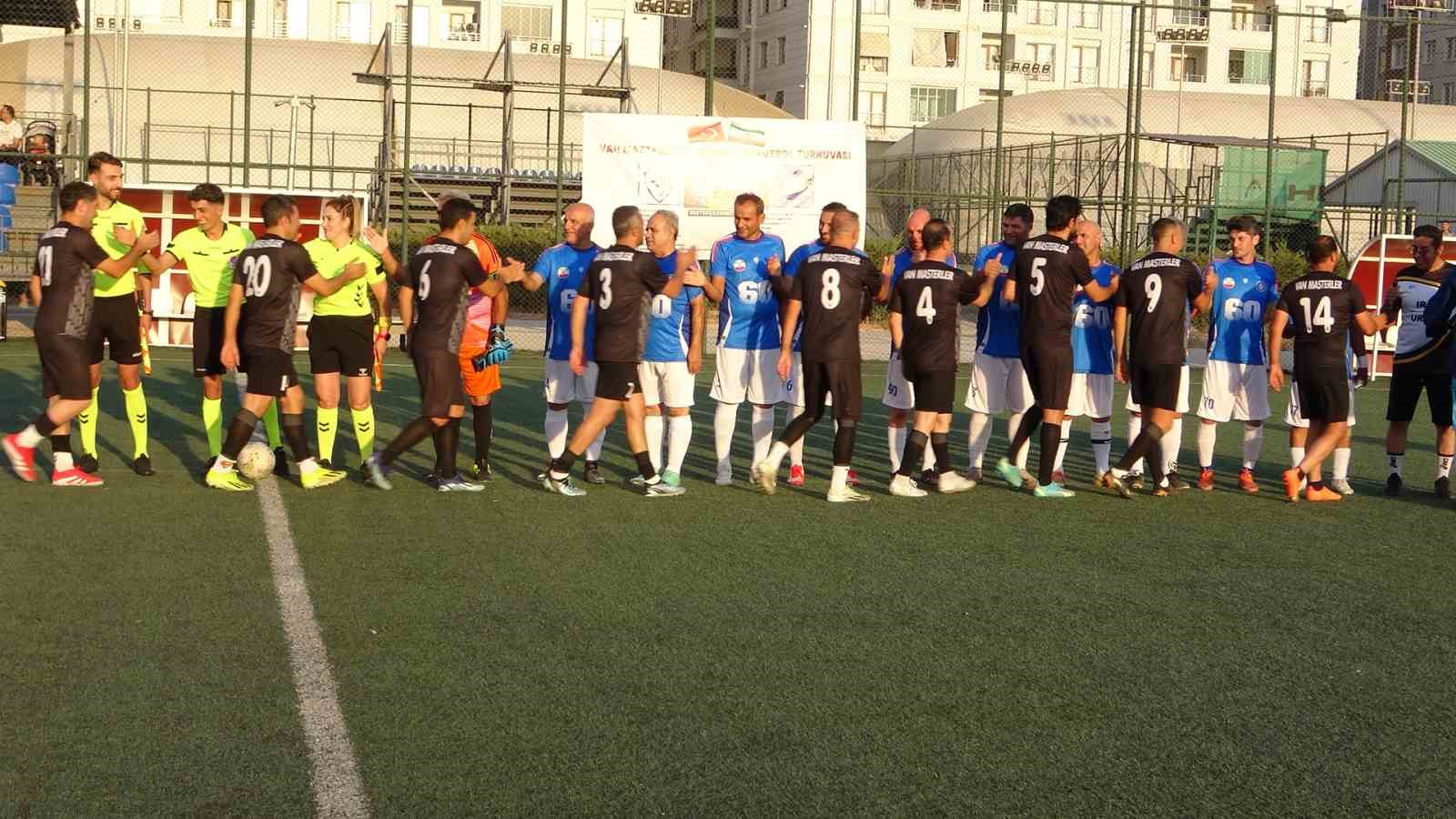 Van ve Urmiye sporcuları dostluk ve kardeşlik için ter döktüler 