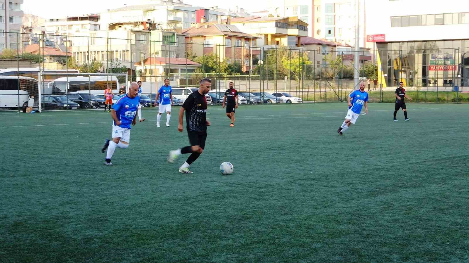 Van ve Urmiye sporcuları dostluk ve kardeşlik için ter döktüler 
