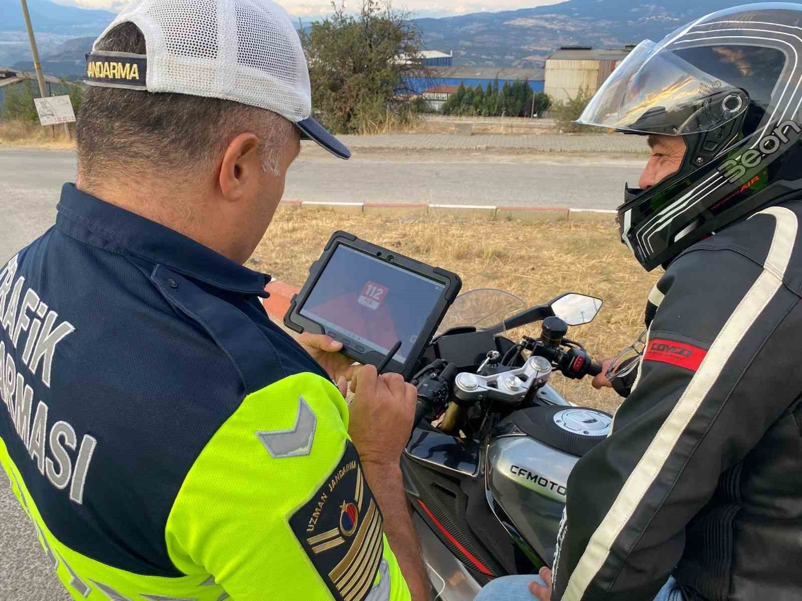 Karabük Jandarmasına 112 Acil Çağrı Merkezi uyumlu tablet desteği 