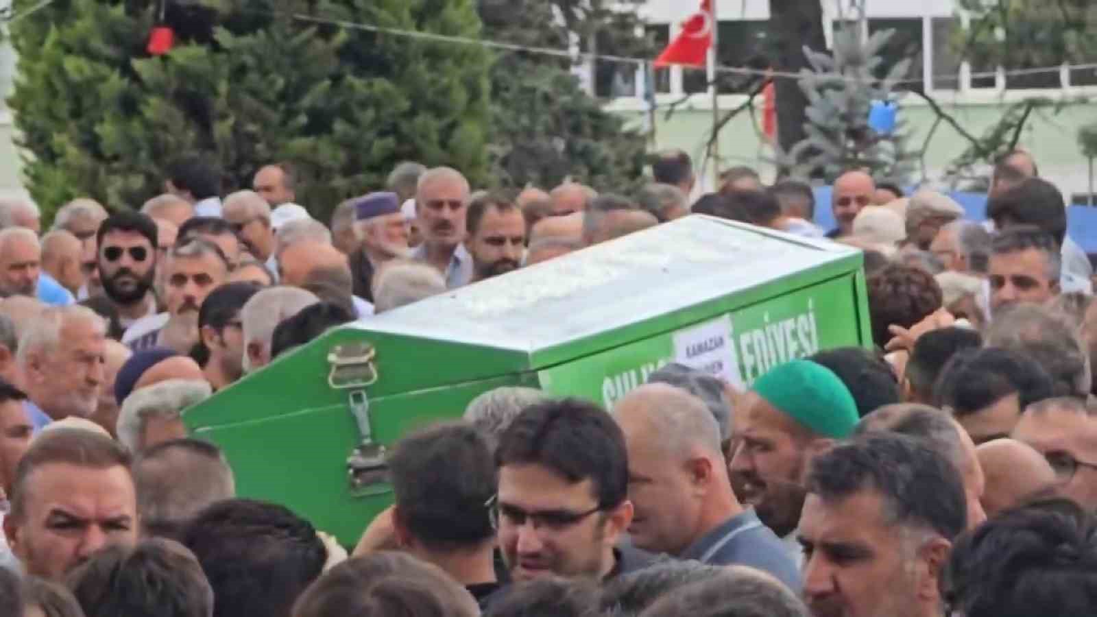 Karadeniz’de boğulan öğretmen son yolculuğuna uğurlandı 
