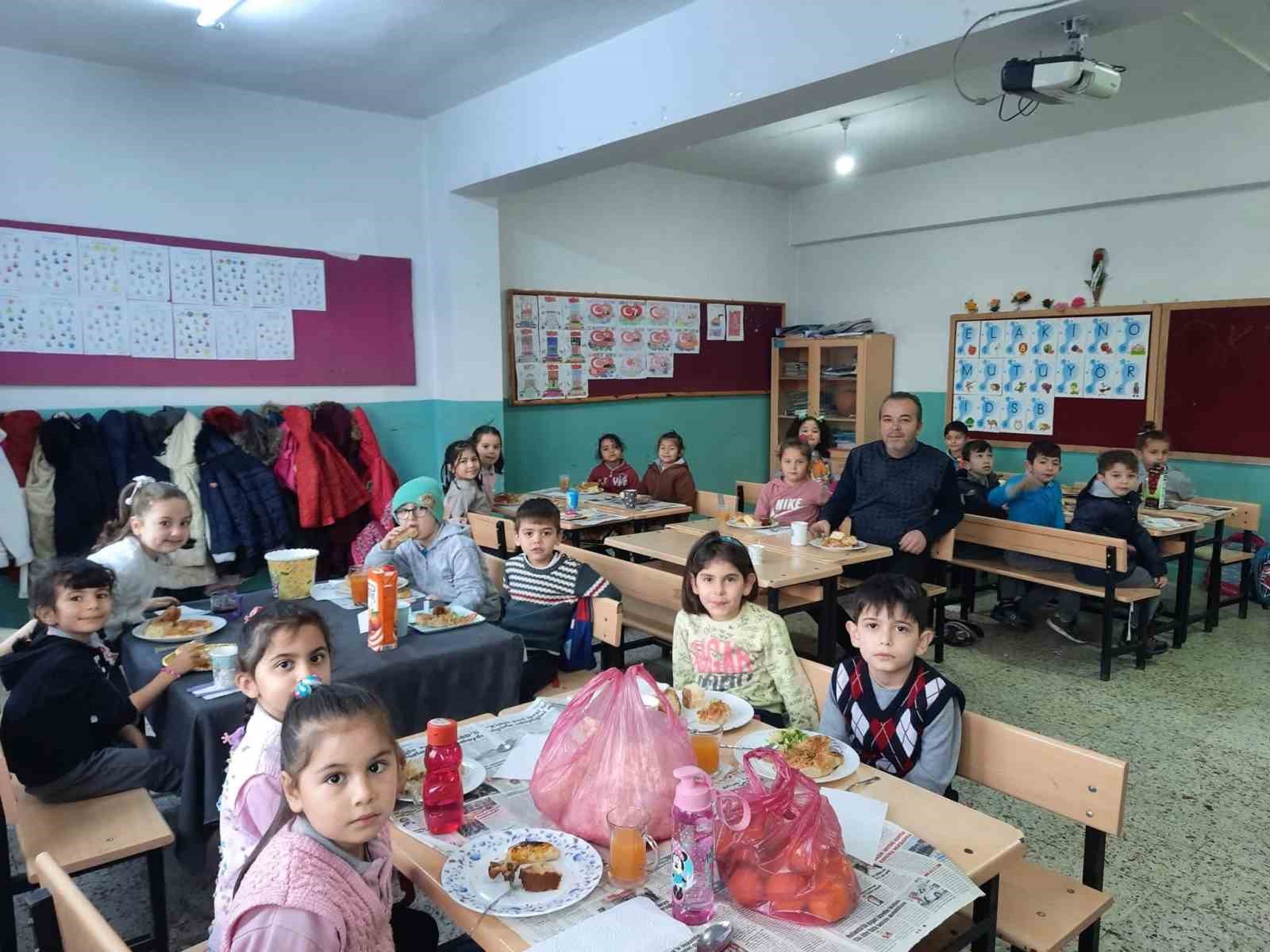 Karadeniz’de boğulan öğretmen son yolculuğuna uğurlandı 