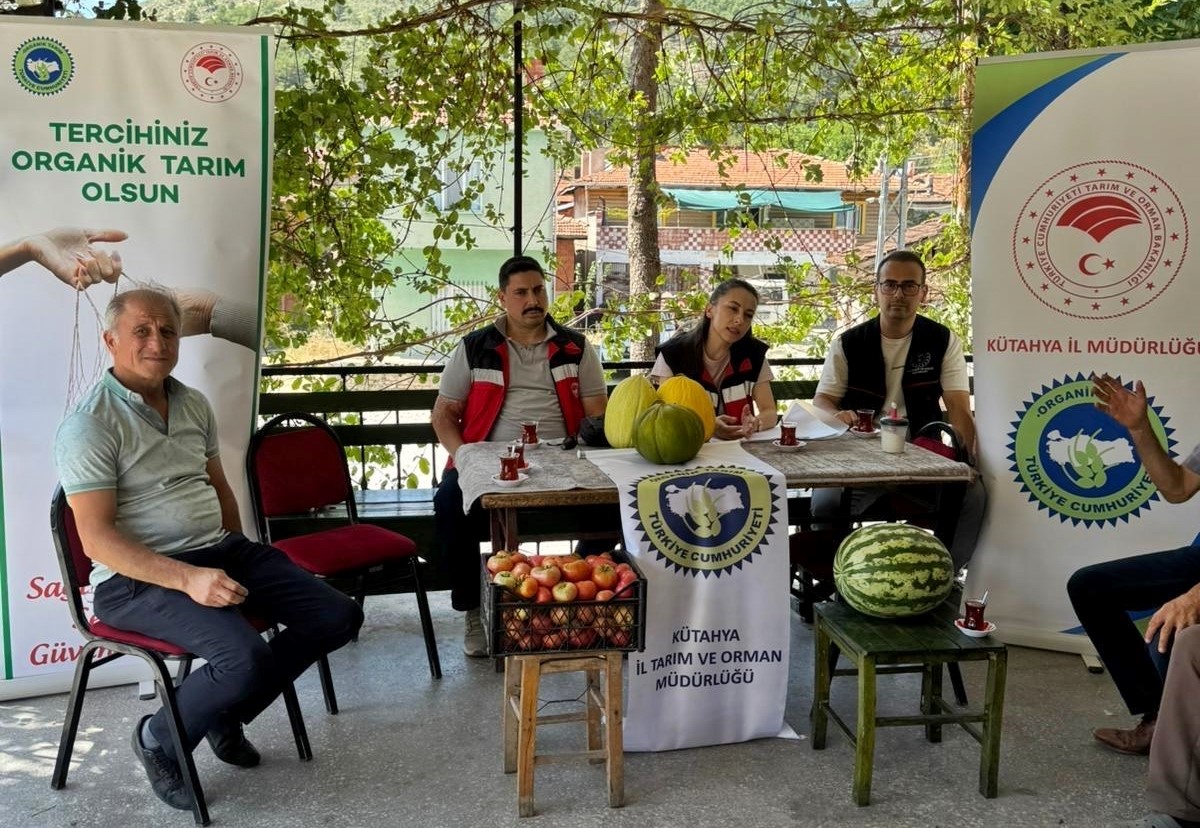 Doğal Emet Göncek köyü kavunu için 35 çiftçiye eğitim 
