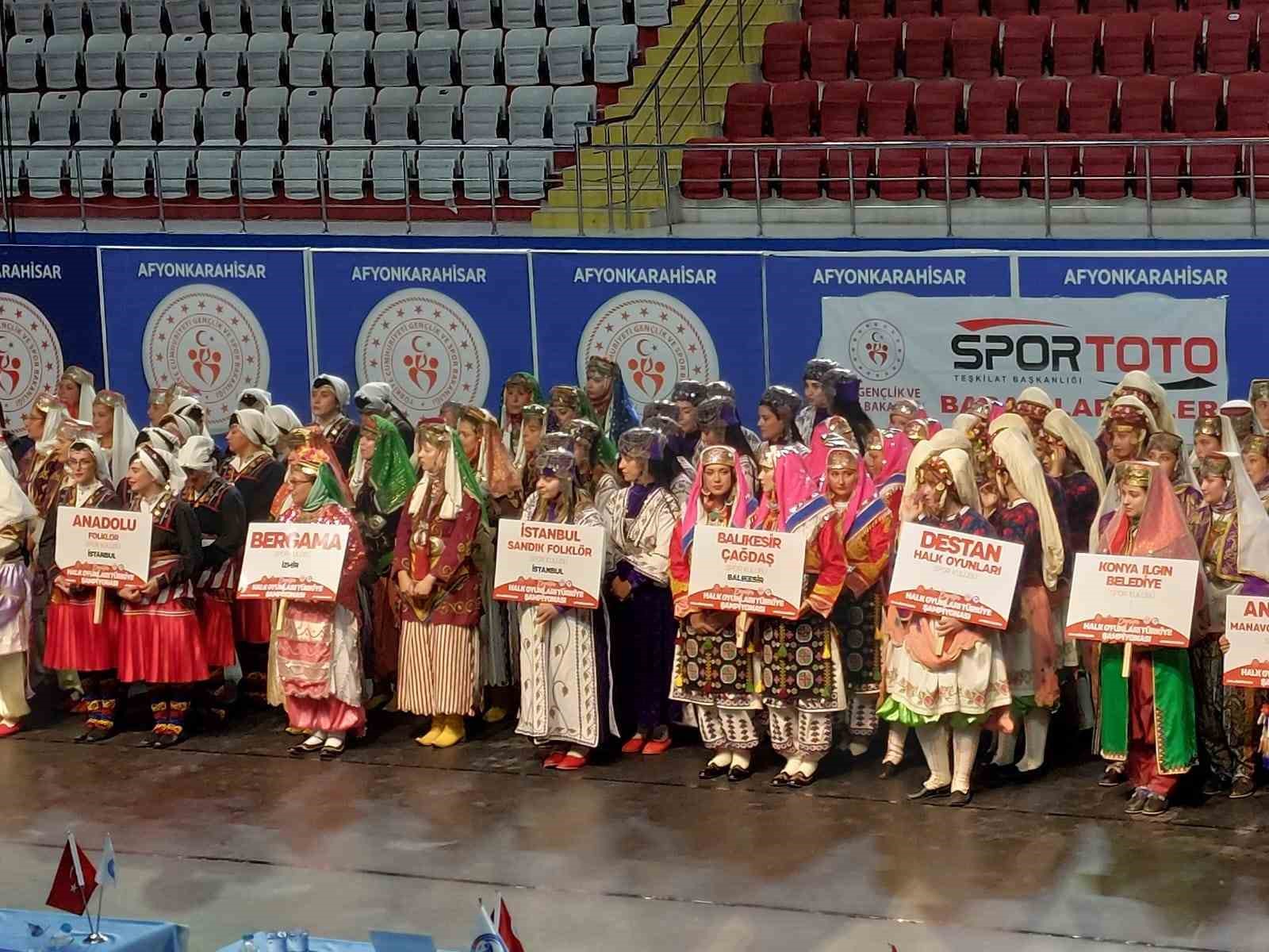 Van Halkoyunları ekibi Türkiye ikincisi oldu 