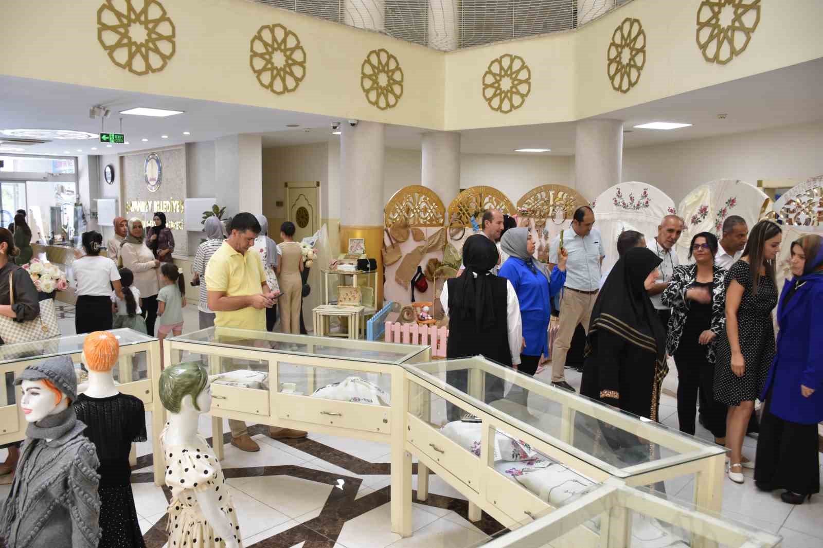 Selçuklu Gençlik Merkezi kursiyerlerinden el emeği sergisi 