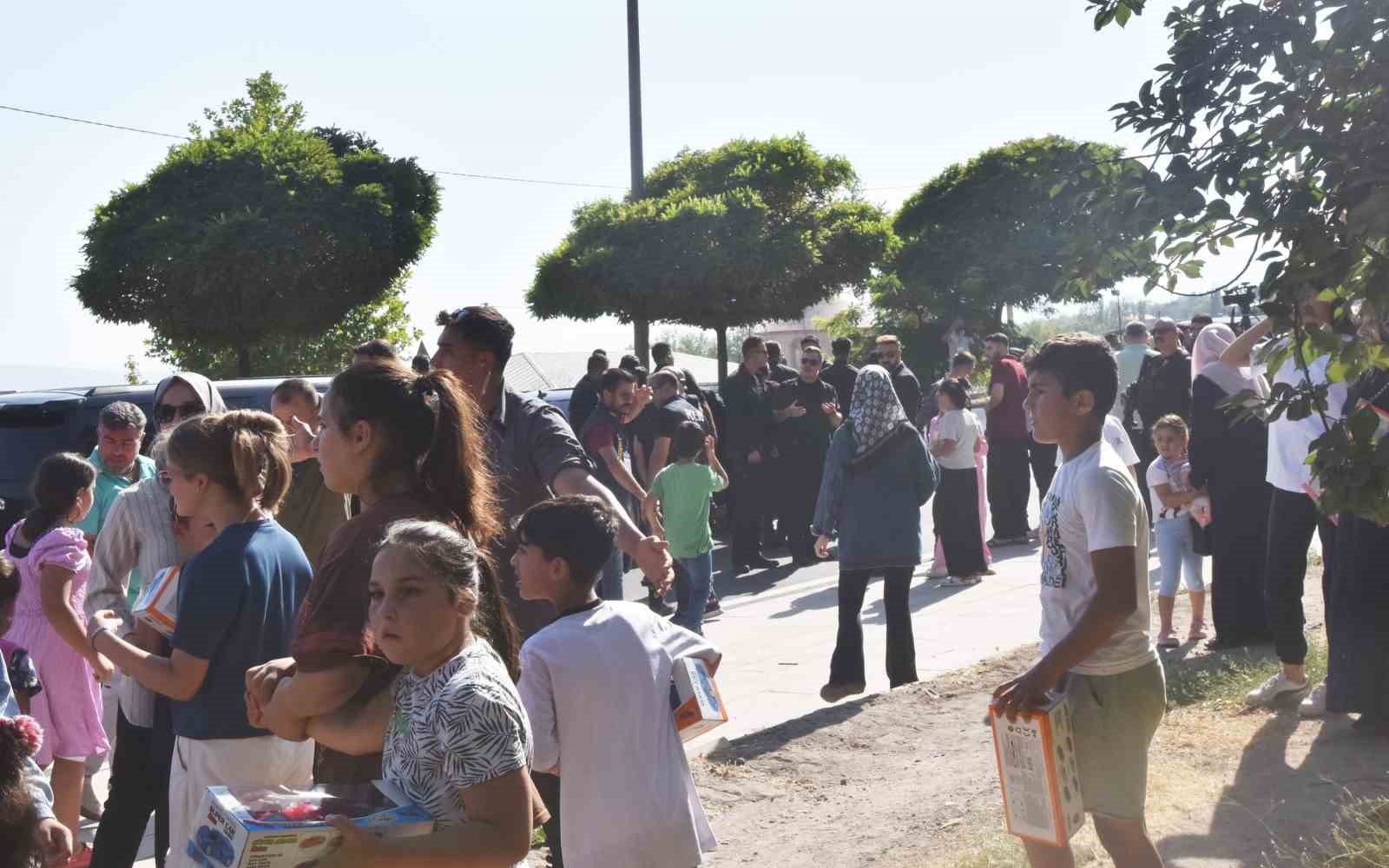 Ahlat’ta Cumhurbaşkanı Erdoğan’a büyük ilgi 