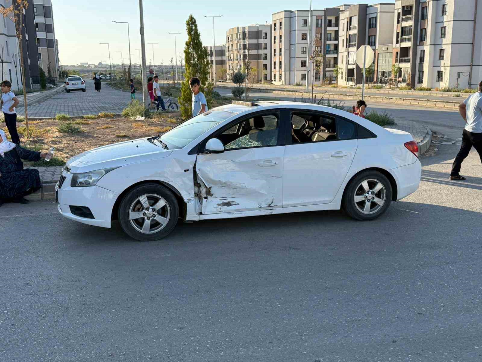 Diyarbakır’da iki araç çarpıştı 