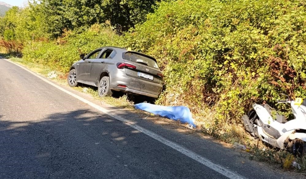 İzmir’de kazada hayatını kaybeden çift Manisa’da toprağa verildi 