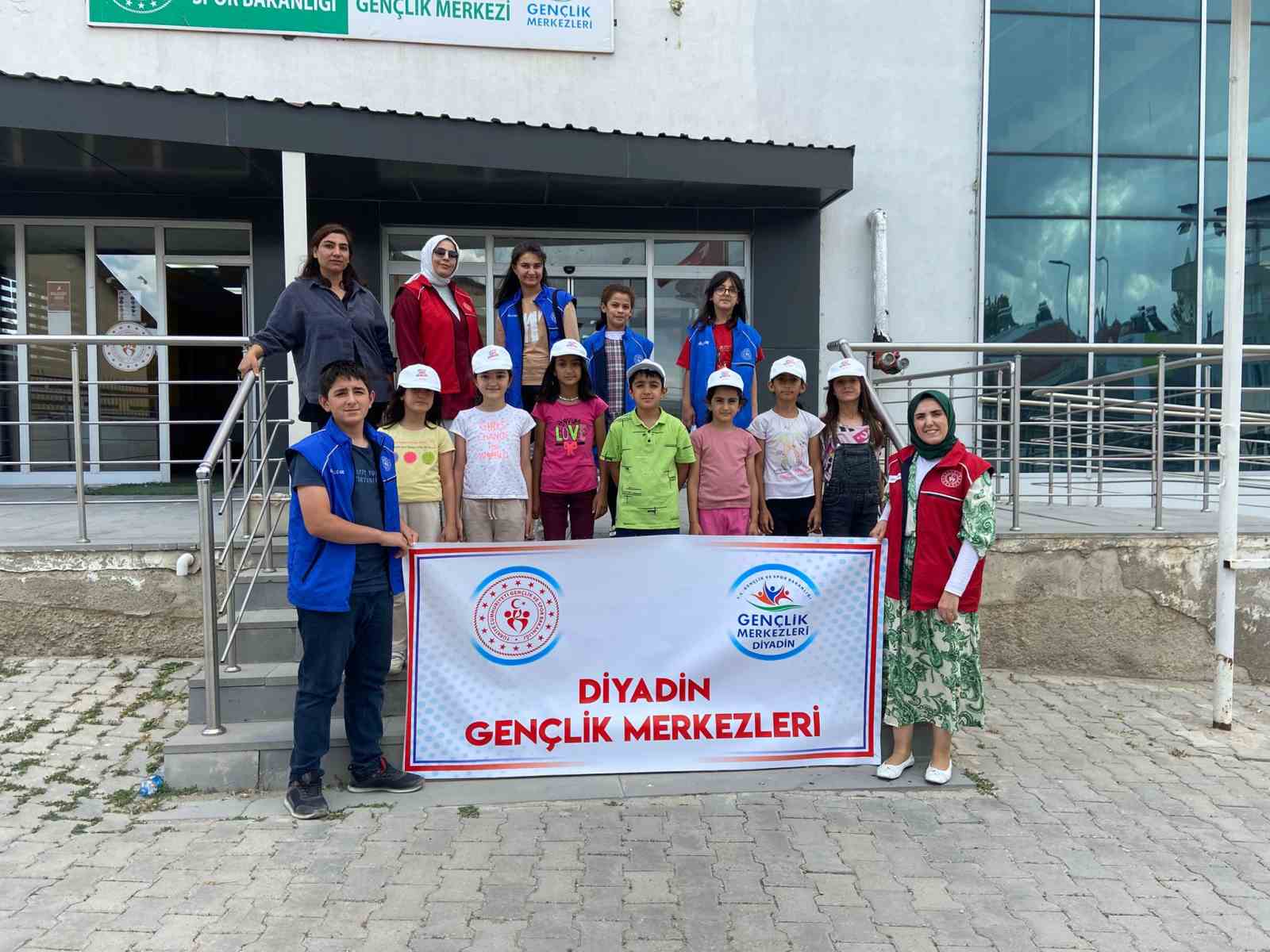 Diyadin’de gençler hasat sevincine ortak oldu 