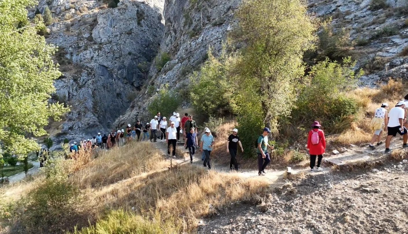 Harmankaya Kanyonu’nda doğa yürüyüşü 