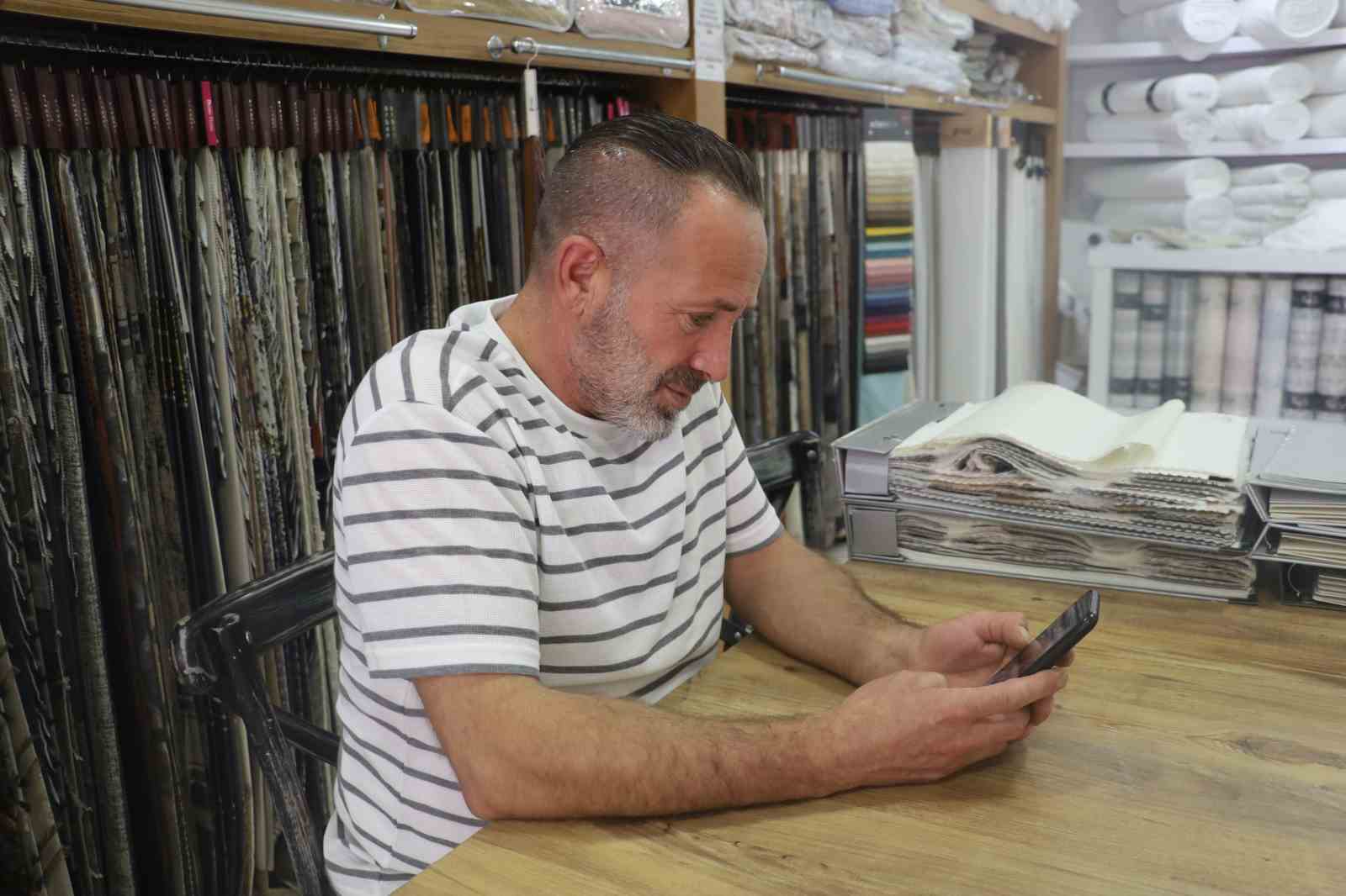 İş yerine giren 2 metrelik yılana 