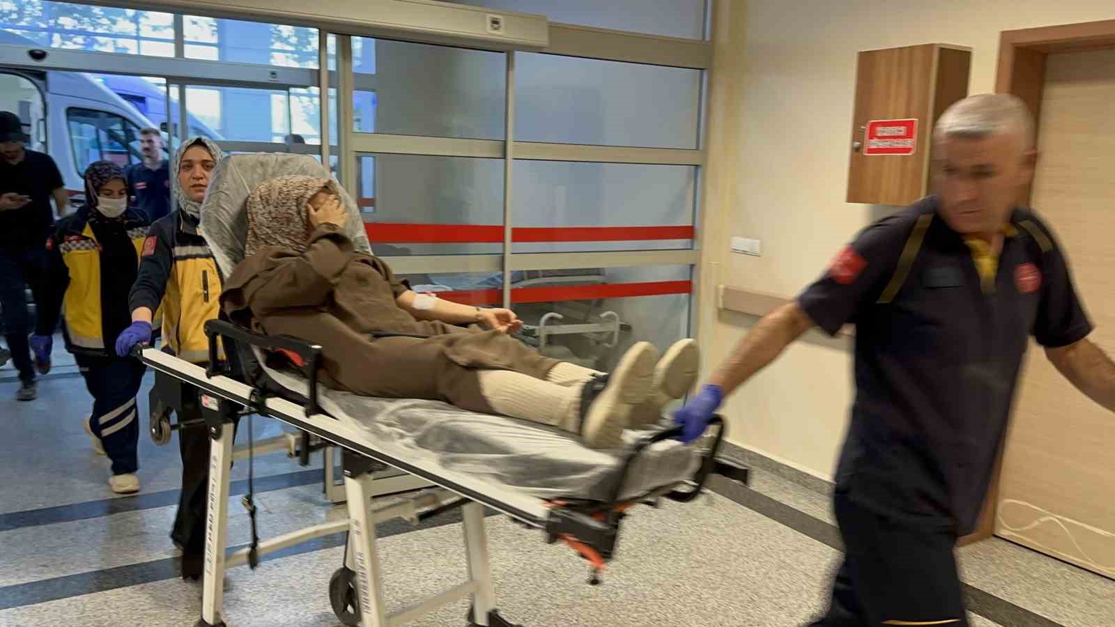 Adıyaman’da yolcu minibüsü elektrik direğine çarptı: 8 yaralı 