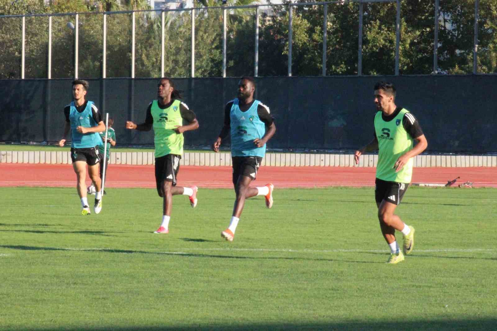 Kocaelispor, Kayserispor maçı öncesi taraftara açık antrenman 