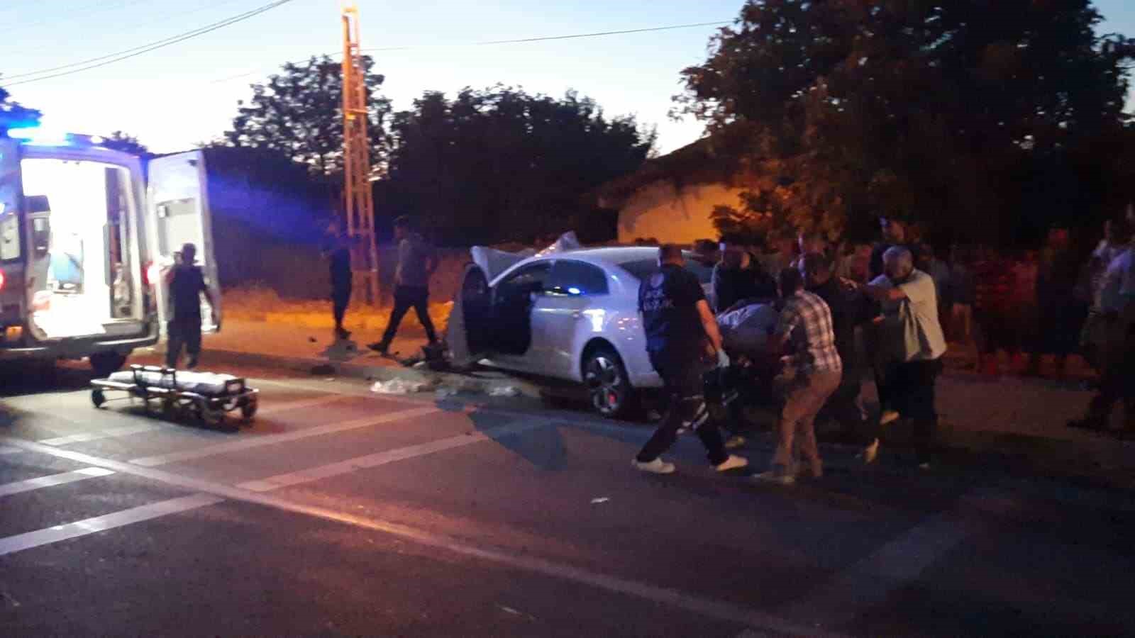 Samsun’da otomobil ile traktör çarpıştı: 3 yaralı 