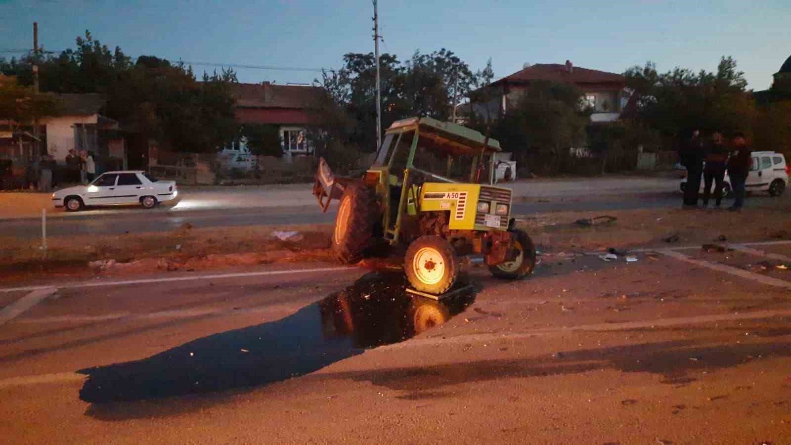 Samsun’da otomobil ile traktör çarpıştı: 3 yaralı 