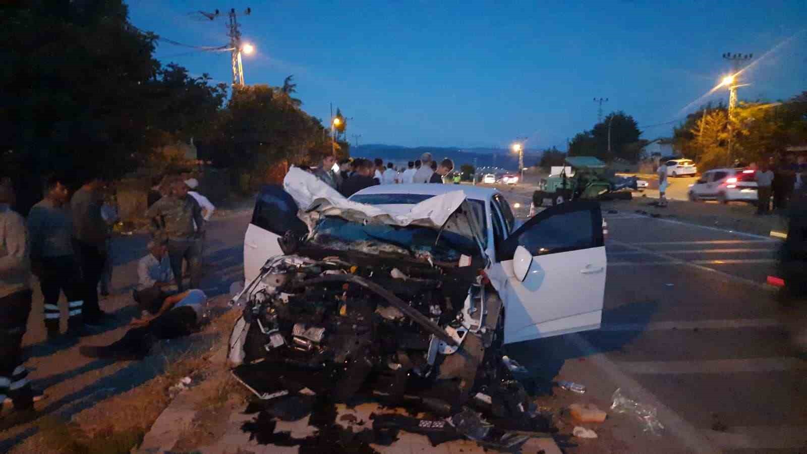 Samsun’da otomobil ile traktör çarpıştı: 3 yaralı 