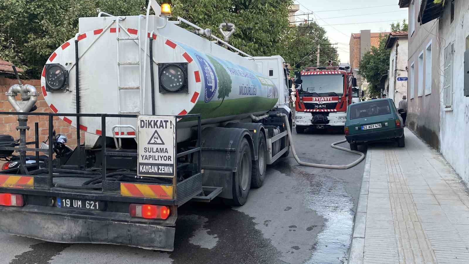 Çorum’da çıkan yangında 5 ev zarar gördü
