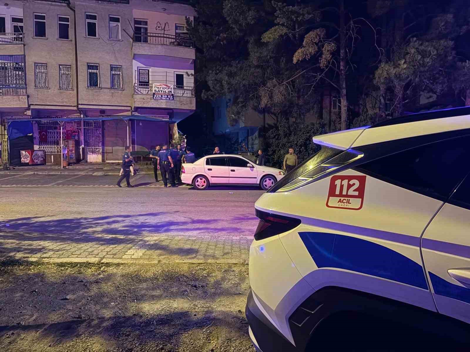 Eşi tarafından terk edilen genç adam yaşamına son verdi 