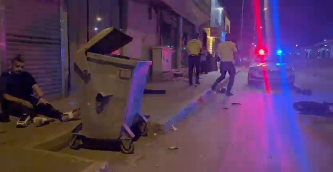Bursa’da motosiklet işletme girişine çarptı: 2 ağır yaralı 