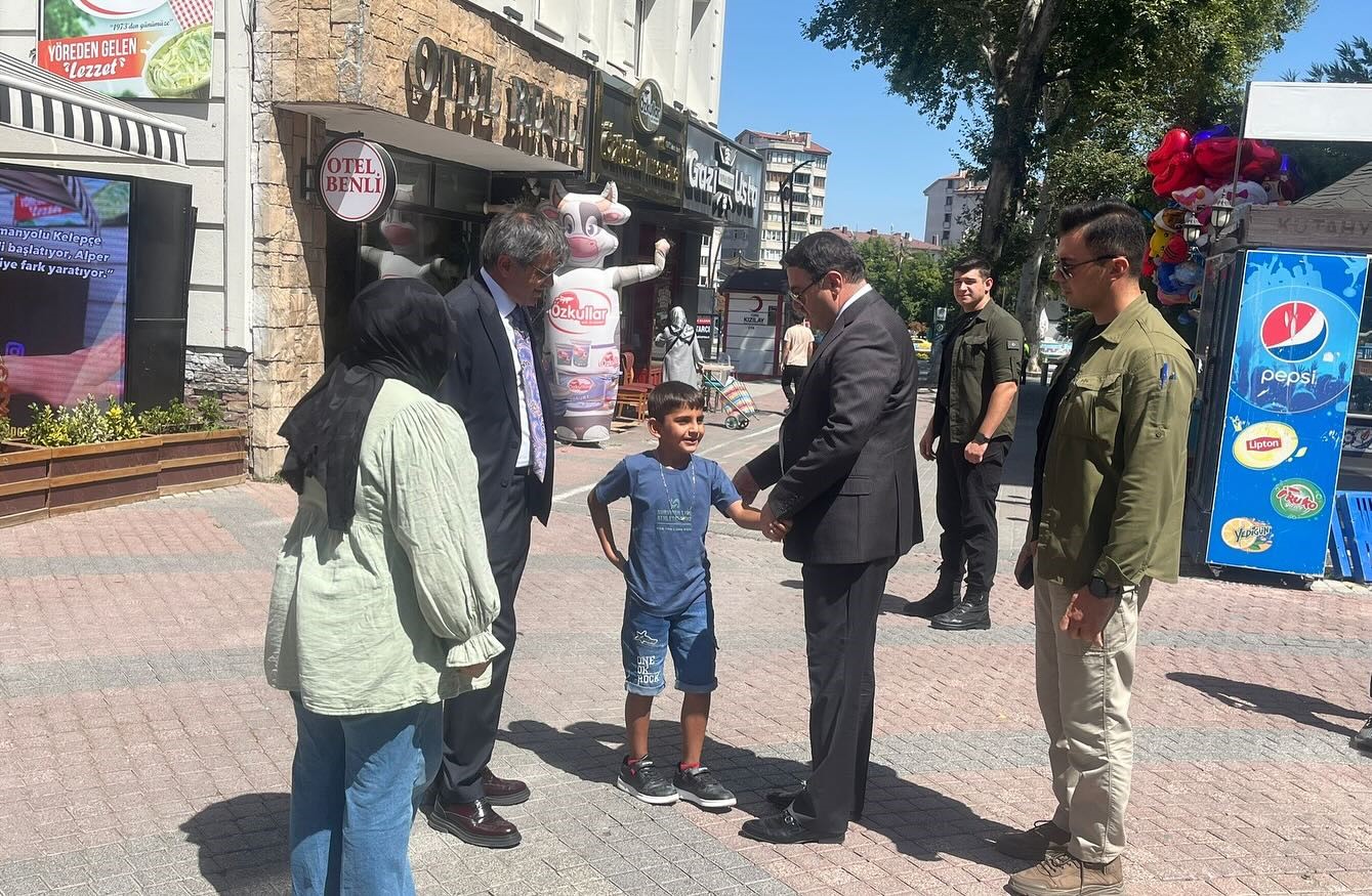 Vali Musa Işın, Sevgi Yolu’nda esnaf ve vatandaşlarla buluştu 