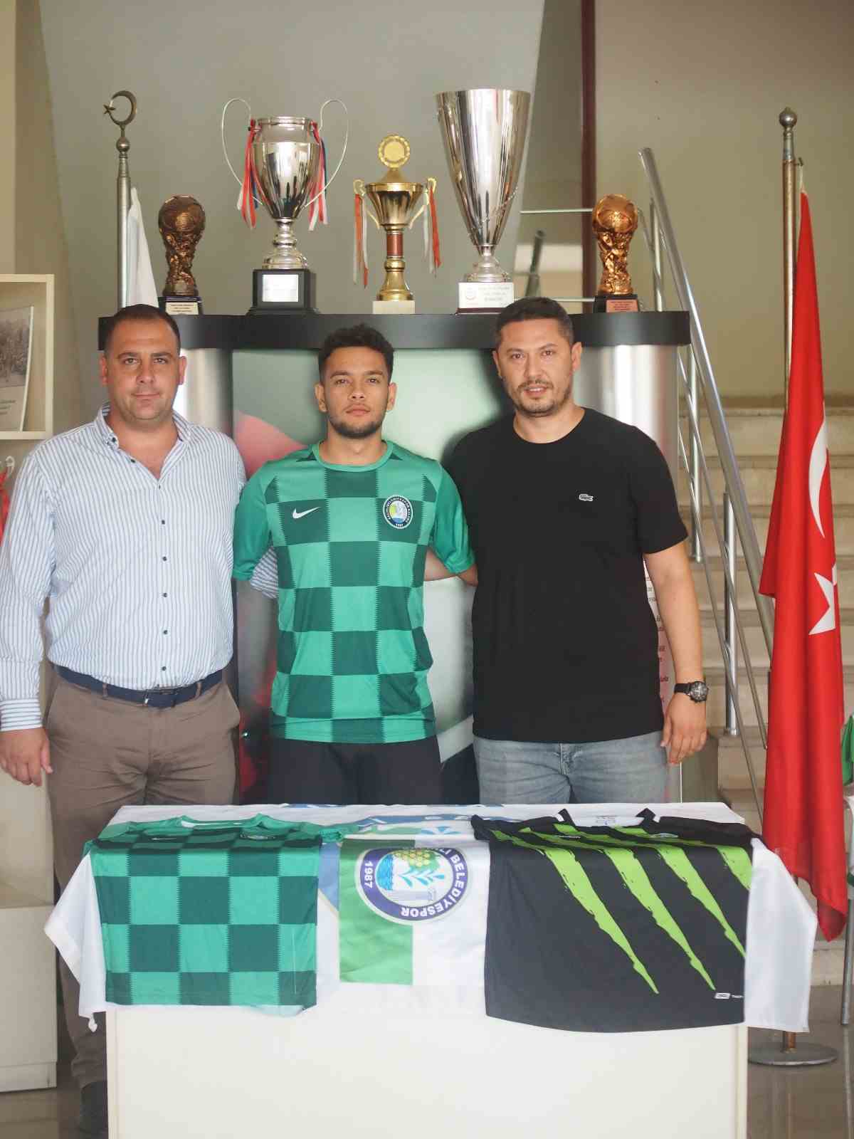 Salihli Belediyespor’da 5 imza birden 