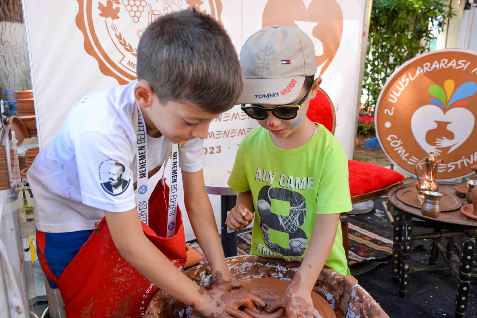 Dünya, çömleğin kalbi Menemen’de buluşuyor 