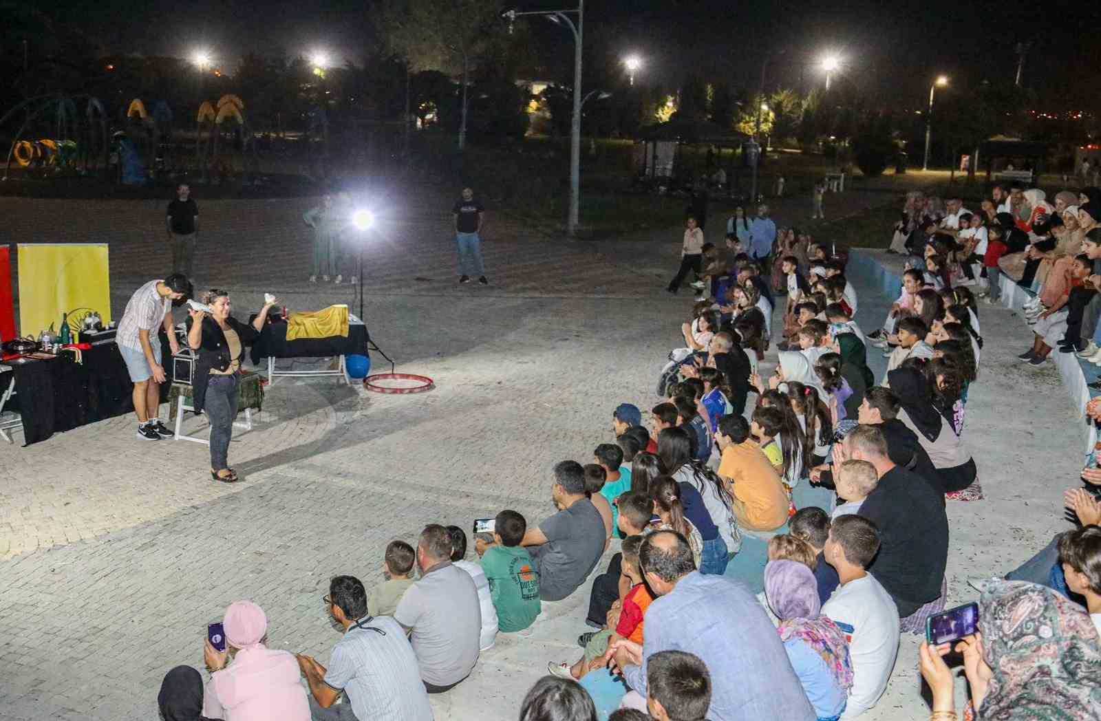 Van Büyükşehir Belediyesi çocukları çocuk şenliği etkinlikleri ile buluşturuyor 