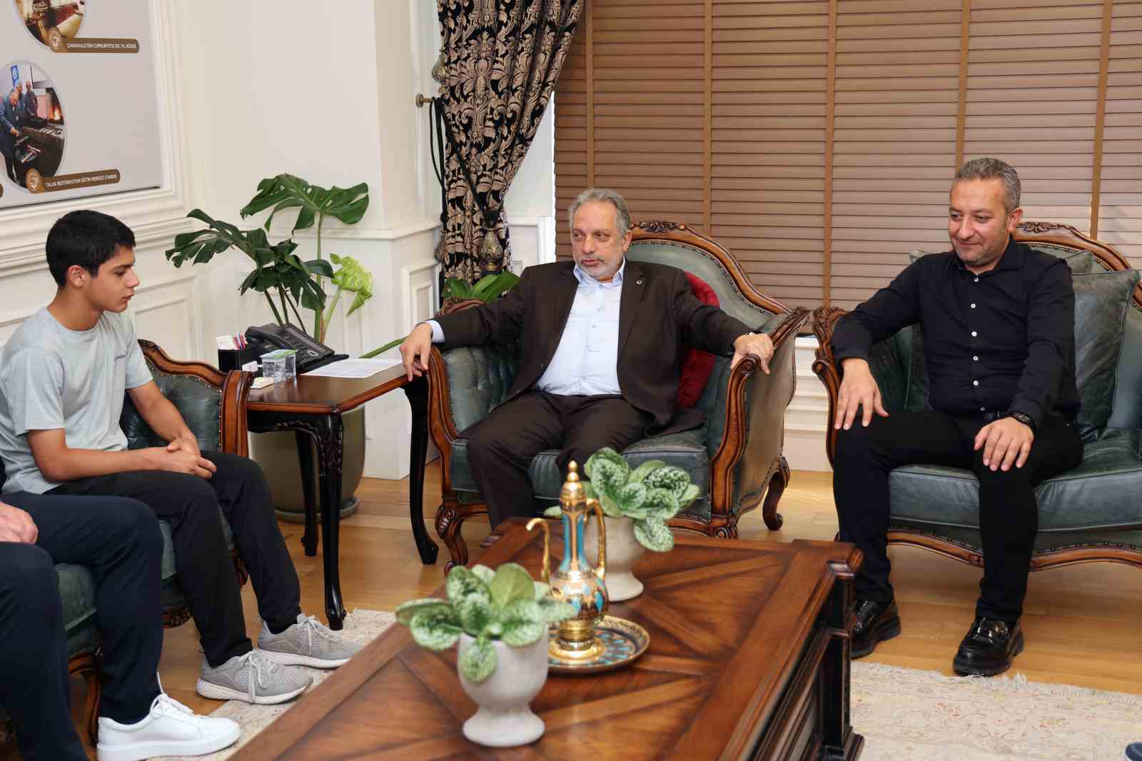 Talas Belediyespor’un gururu Mustafa Çiğdem’den Başkan Yalçın’a ziyaret 
