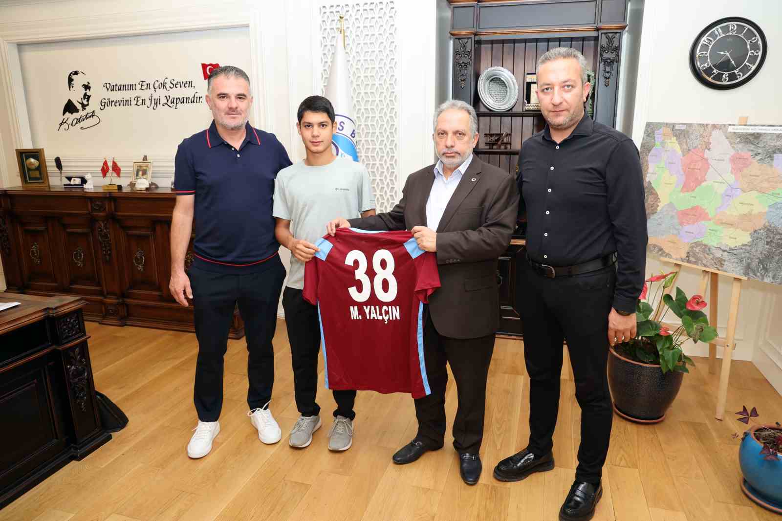 Talas Belediyespor’un gururu Mustafa Çiğdem’den Başkan Yalçın’a ziyaret 