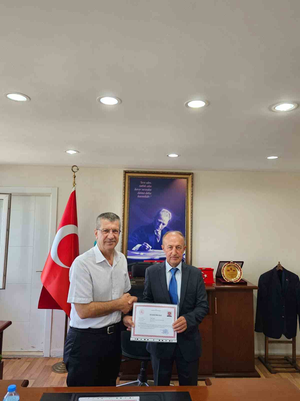 Kaymakam Orhan başarılı personeli ödüllendirdi 