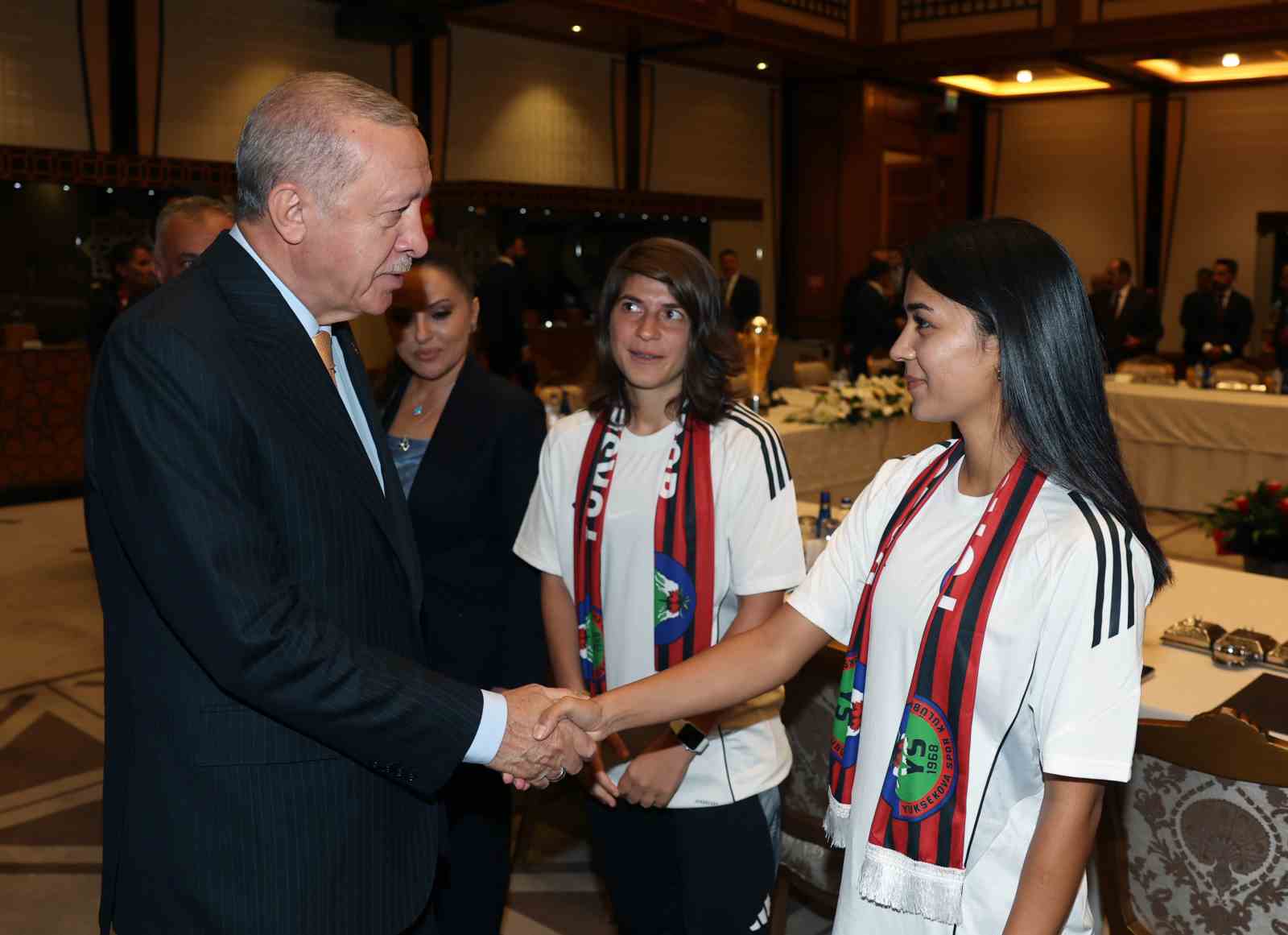 Cumhurbaşkanı Erdoğan, Yüksekovaspor Kadın Futbol Takımı’nı kabul etti 