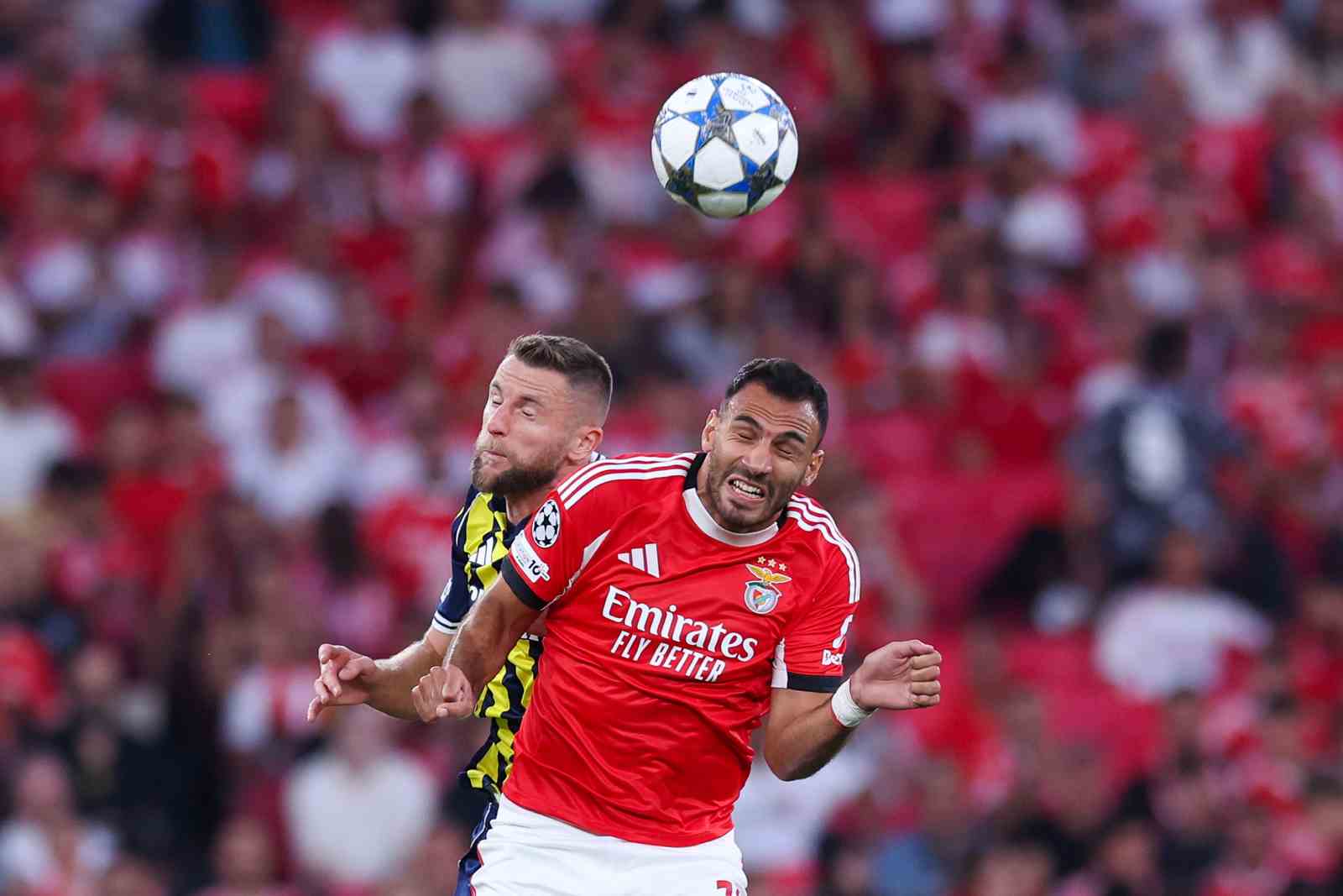 UEFA Şampiyonlar Ligi: Benfica: 1 - Fenerbahçe: 0 (İlk yarı) 