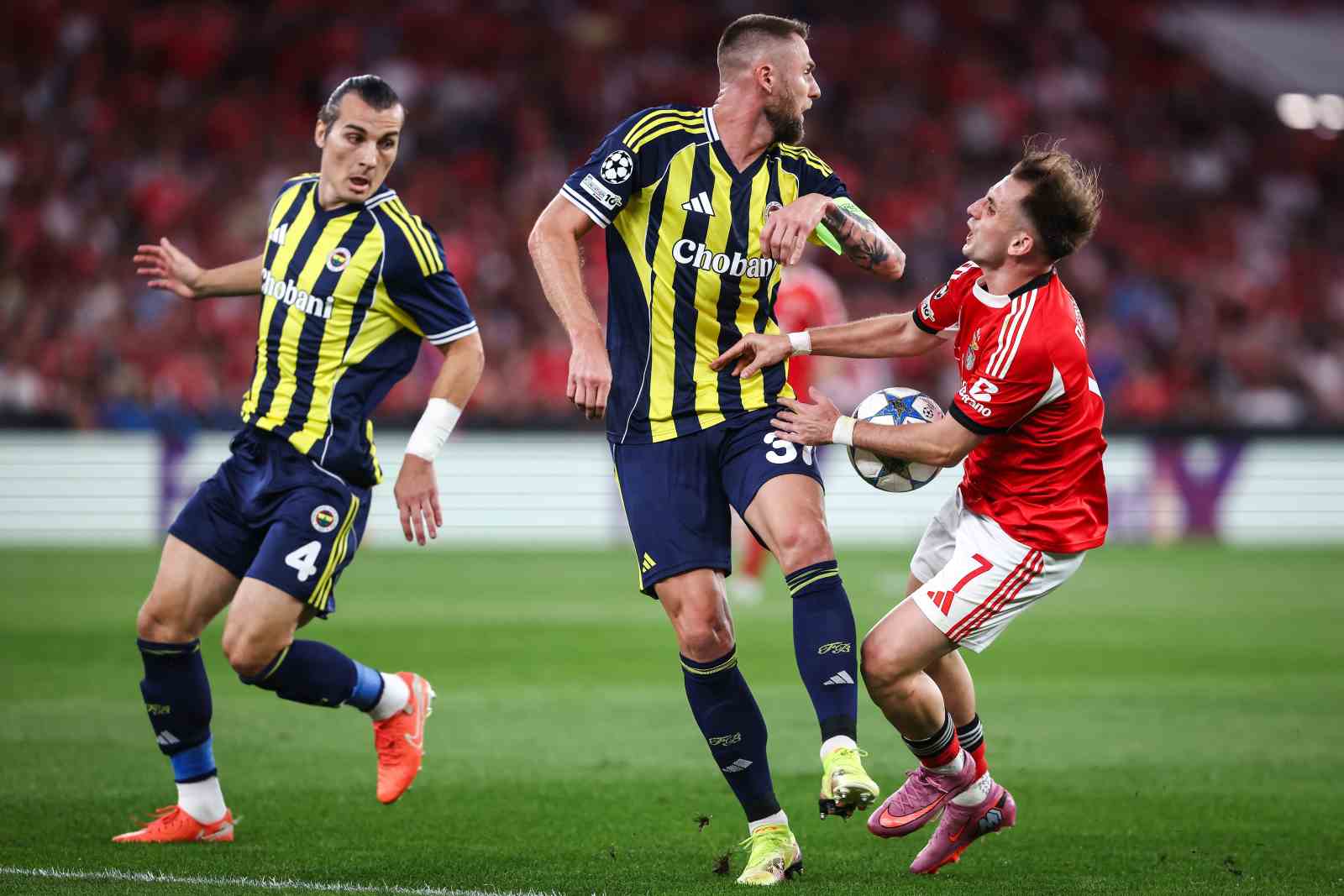 UEFA Şampiyonlar Ligi: Benfica: 1 - Fenerbahçe: 0 (İlk yarı) 