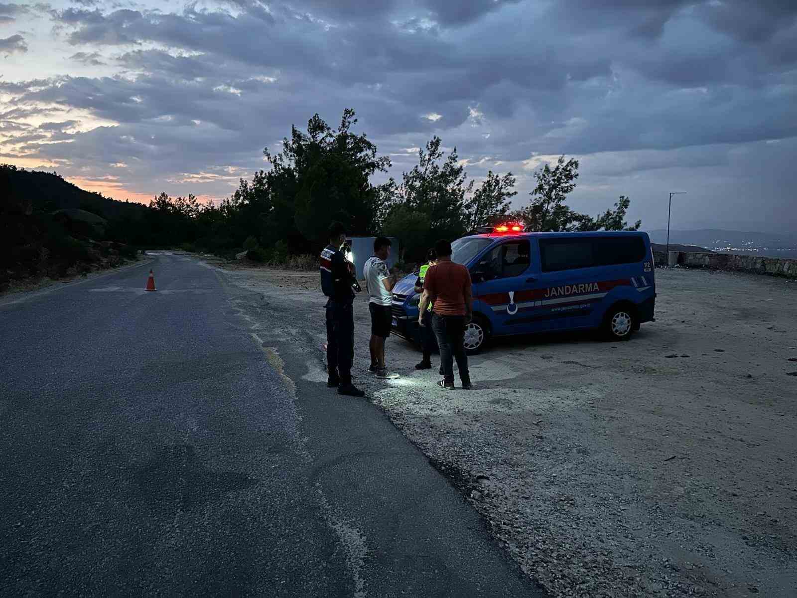 Jandarmanın orman devriyesi sürüyor 