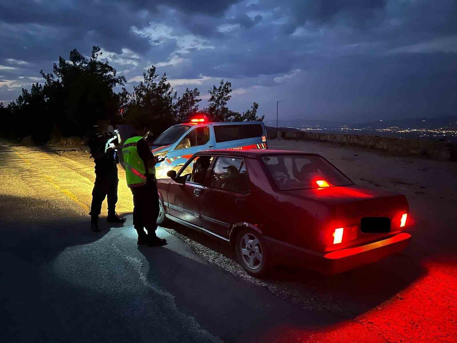 Jandarmanın orman devriyesi sürüyor 
