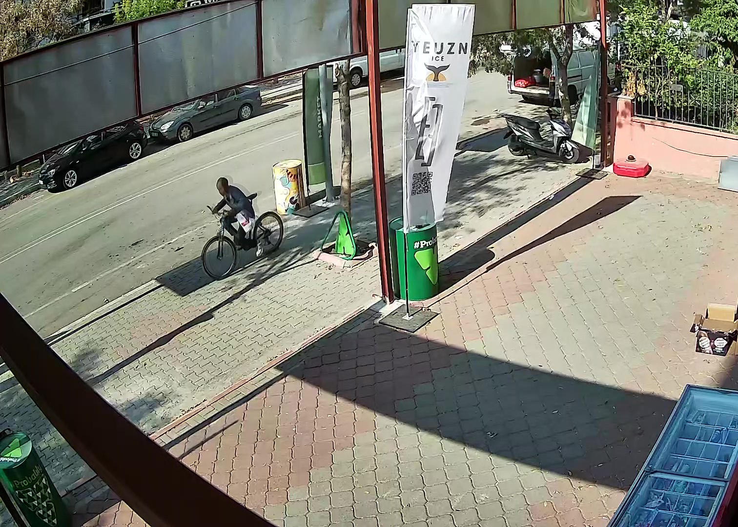 Gündüz vakti bisiklet çaldı, yakalanınca 