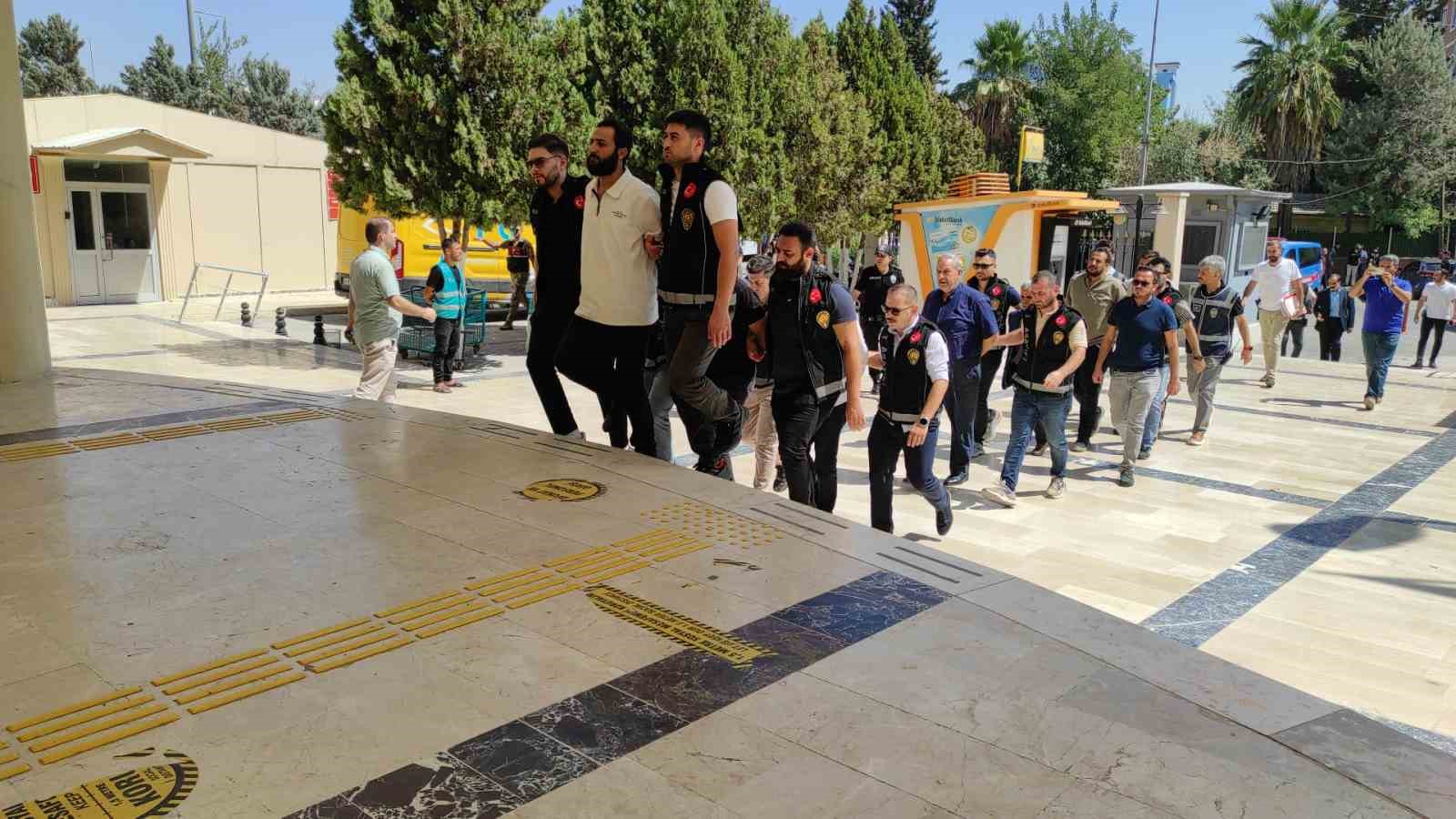 Otele düzenlenen silahlı saldırının şüphelileri adliyede 