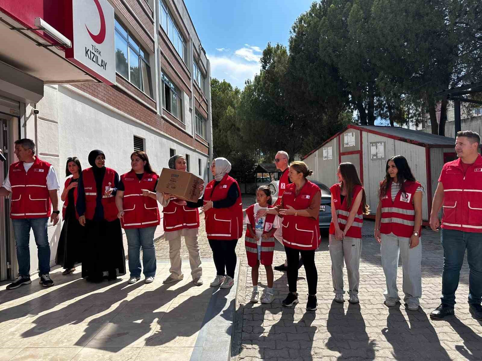 Kızılay’dan kırtasiye desteği 