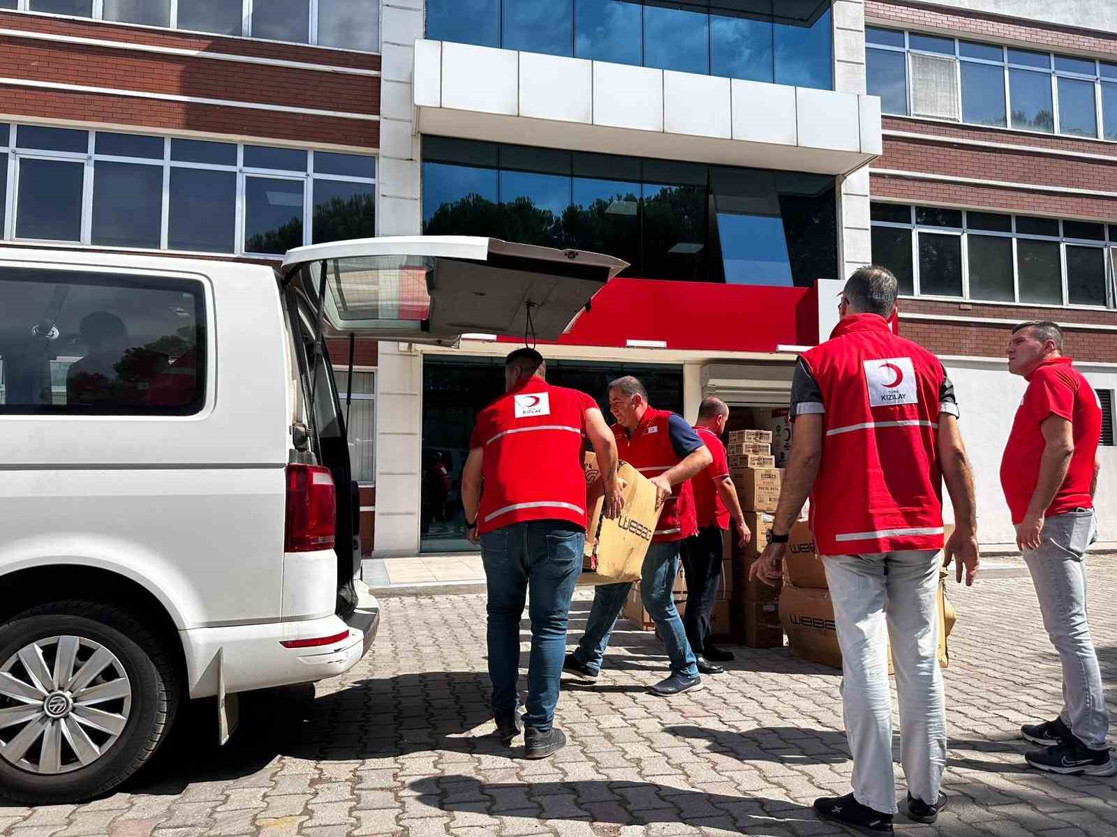 Kızılay’dan kırtasiye desteği 
