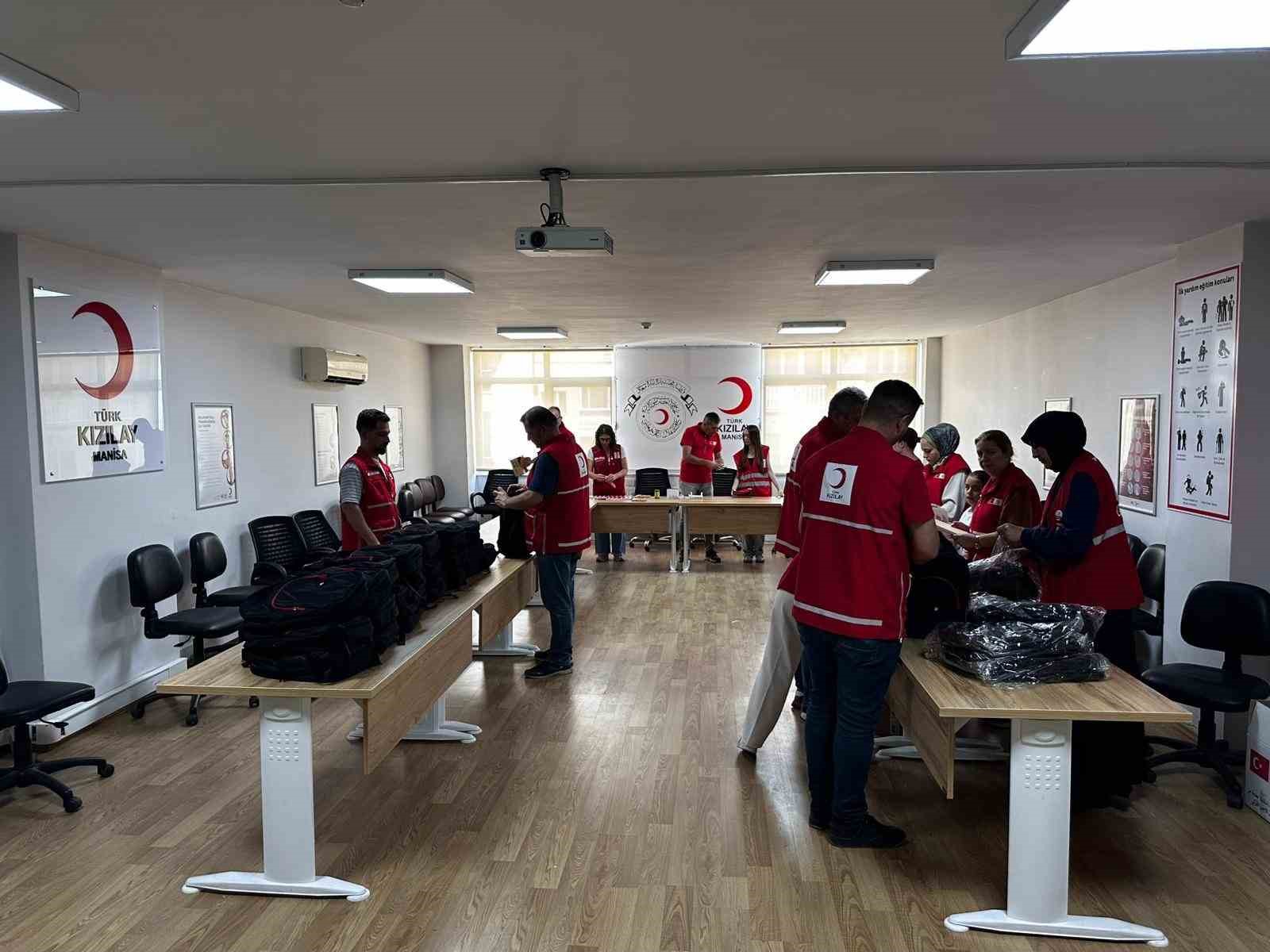 Kızılay’dan kırtasiye desteği 