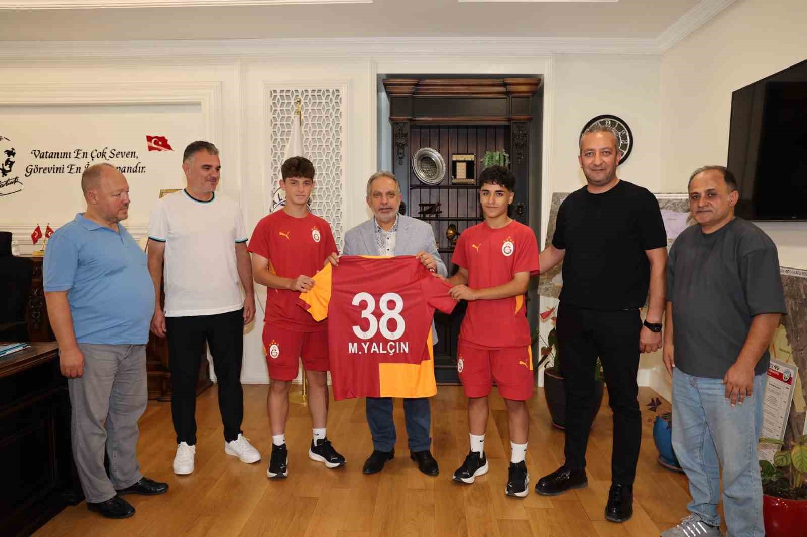 Galatasaray’a transfer olan Talaslı yıldızlardan Başkan Yalçın’a ziyaret