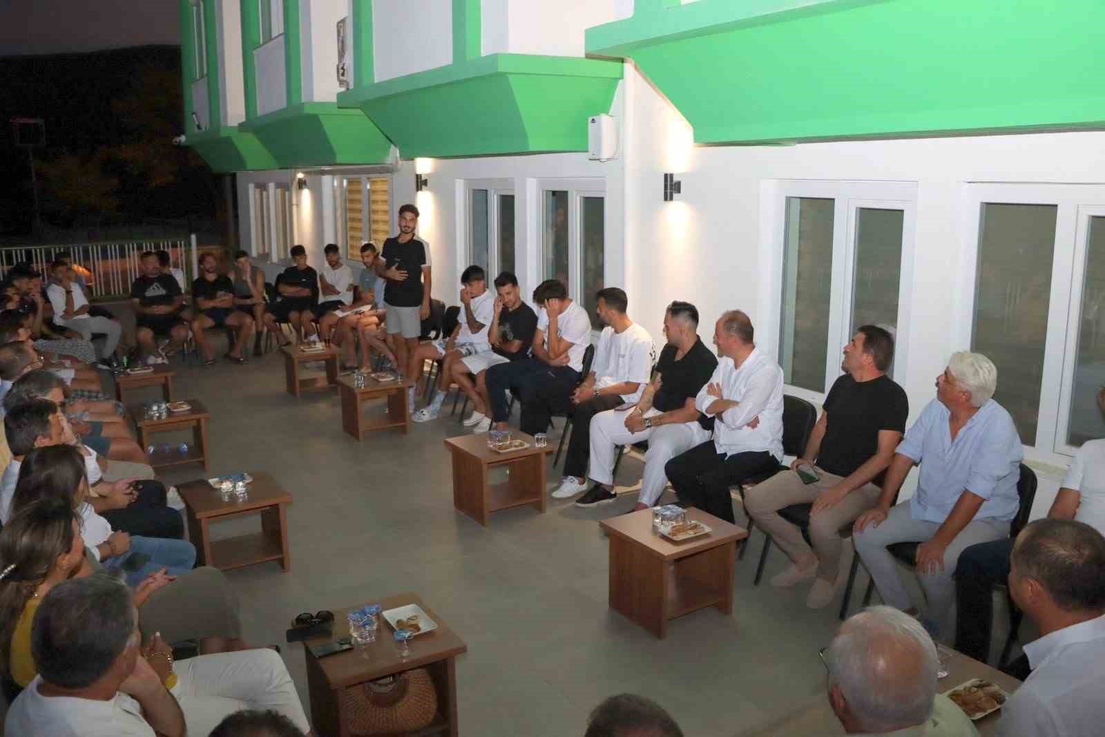 Muğlaspor yönetimi futbolcularla sezon öncesi buluştu 