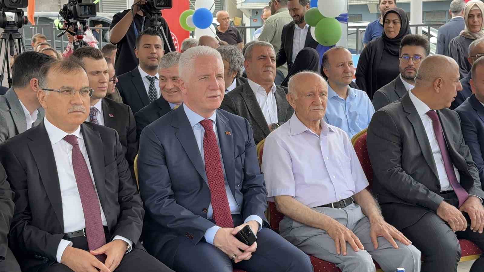 Arnavutköy’de Aile Sağlığı Merkezi açılışı İstanbul Valisi Davut Gül’ün katılımıyla gerçekleşti 