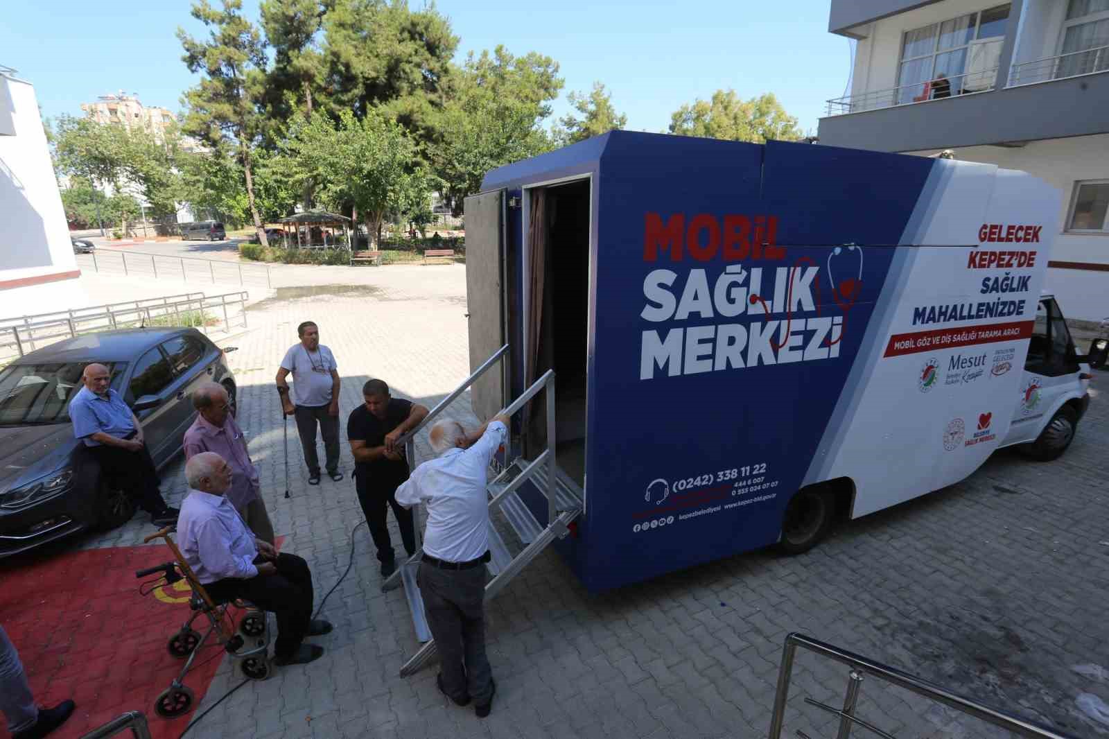 Kepez Belediyesi’nden huzurevi sakinlerine göz taraması